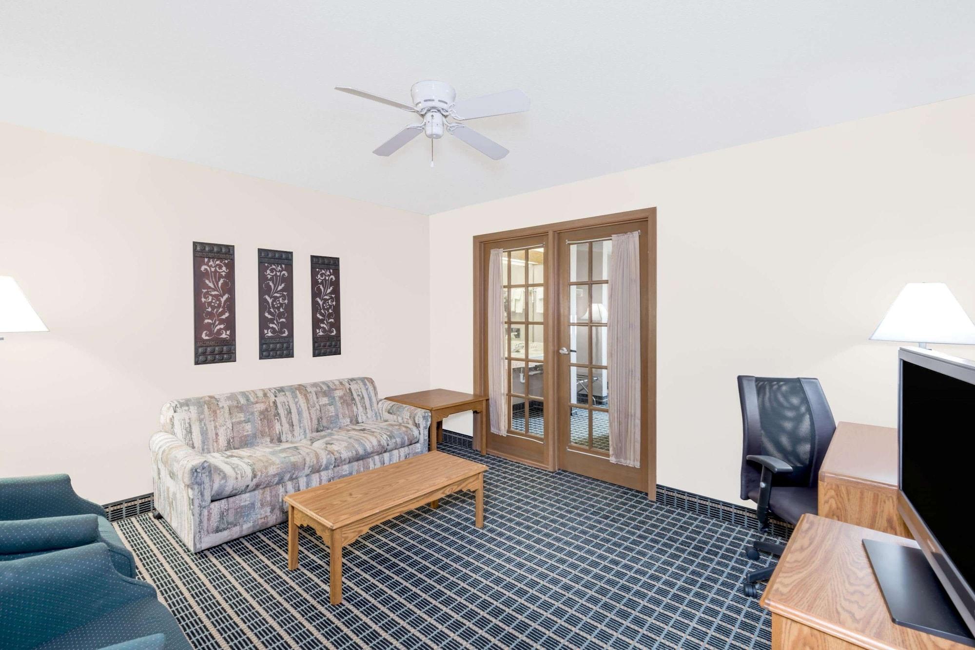 Baymont By Wyndham Marshalltown Exterior foto